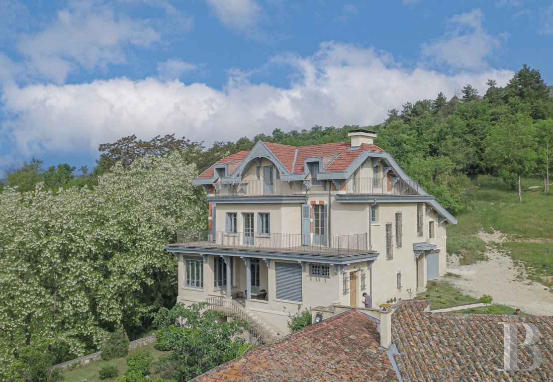Dans la Drôme, au nord de Valence, un ancien relais de chasse de 1860 devenu annexe indépendante d’un hôtel renommé - photo  n°1